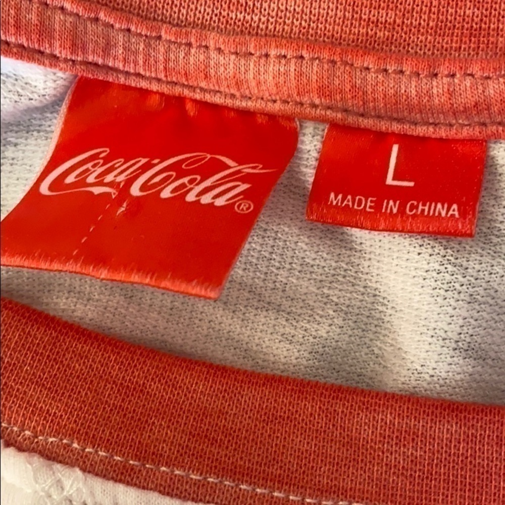 THE Coca-Cola Cropped Shirt - Picture 3 of 6